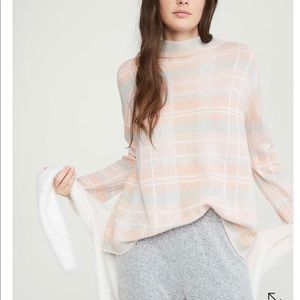 Lou & Grey Mockneck light pink sweater